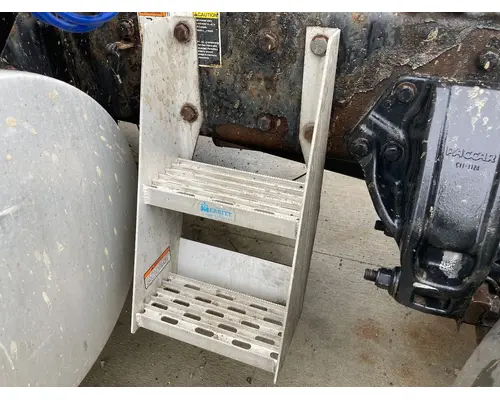 Kenworth T660 Step (Fuel Tank, Fairing