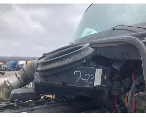 Kenworth T680 Air Cleaner