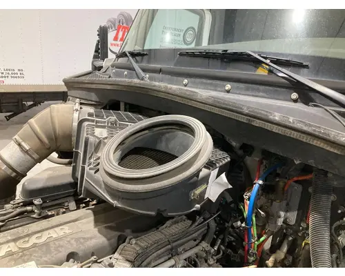 Kenworth T680 Air Cleaner