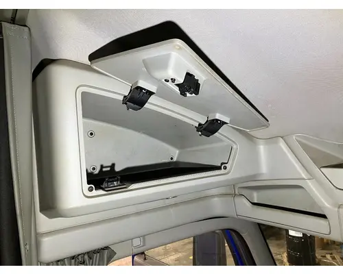 Kenworth T680 Body, Misc. Parts