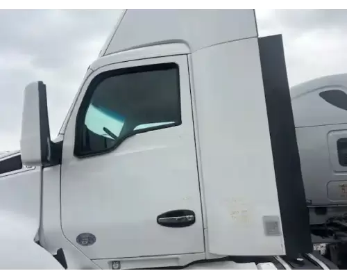 Kenworth T680 Cab