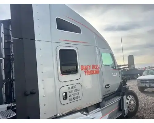 Kenworth T680 Cab
