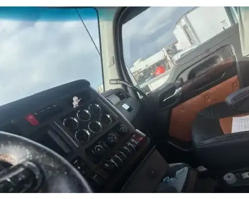 Kenworth T680 Cab