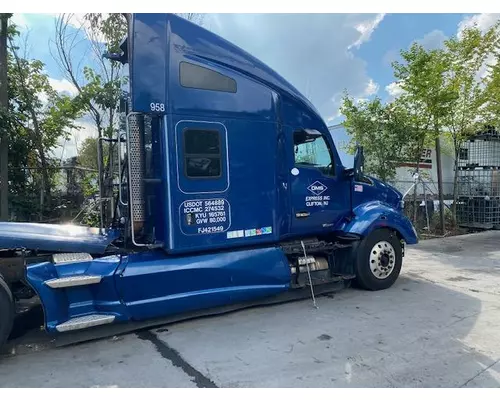 Kenworth T680 Cab