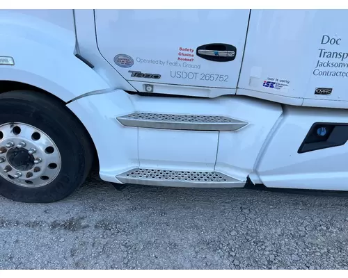 Kenworth T680 Fairing (Side)