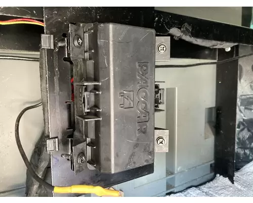 Kenworth T680 Fuse Box in Des Moines, IA #25432239