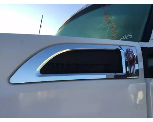 Kenworth T680 Hood Side Vent