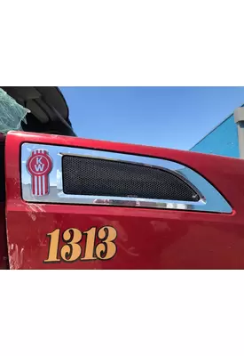 Kenworth T680 Hood Side Vent
