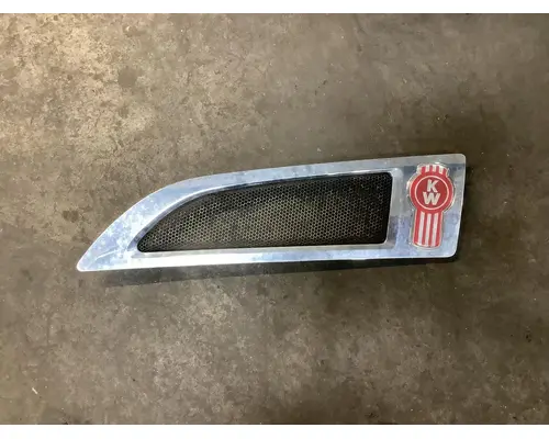 Kenworth T680 Hood Side Vent