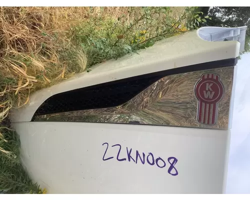 Kenworth T680 Hood Side Vent
