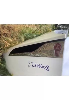 Kenworth T680 Hood Side Vent
