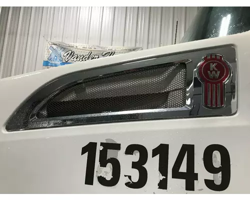 Kenworth T680 Hood Side Vent