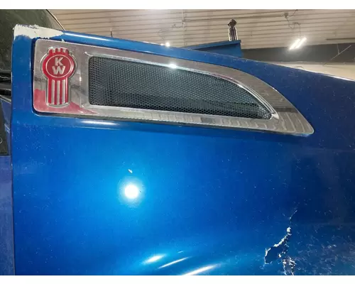 Kenworth T680 Hood Side Vent
