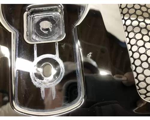 Kenworth T680 Hood Side Vent