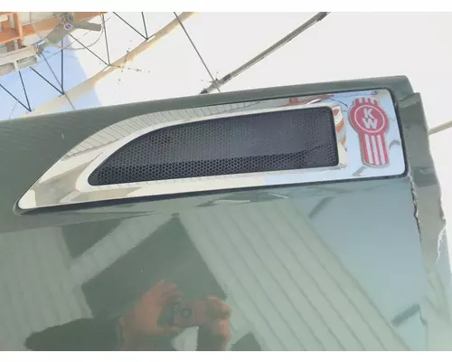 Kenworth T680 Hood Side Vent