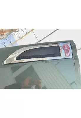 Kenworth T680 Hood Side Vent