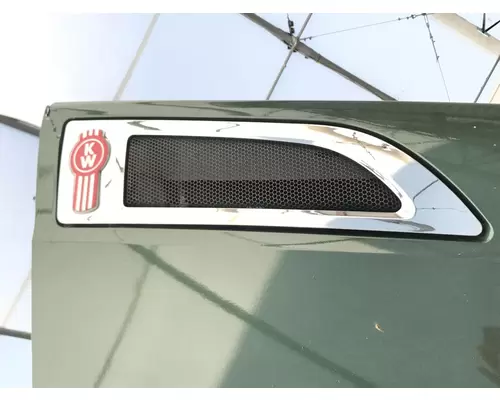 Kenworth T680 Hood Side Vent