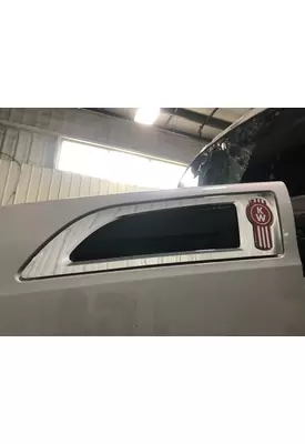 Kenworth T680 Hood Side Vent