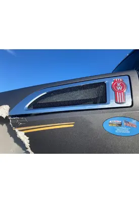 Kenworth T680 Hood Side Vent
