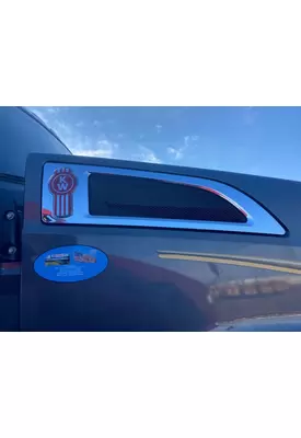 Kenworth T680 Hood Side Vent