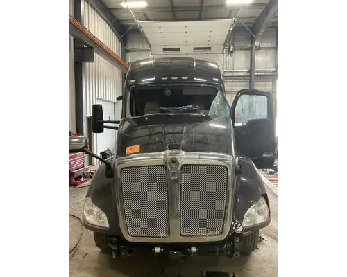 Hood KENWORTH T680 Dutchers Inc   Heavy Truck Div  Ny