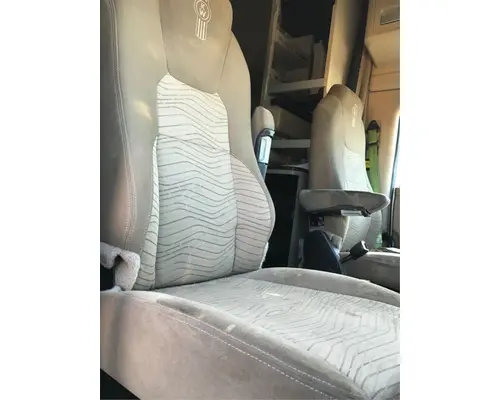 Kenworth T680 Seat, Front