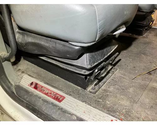 Kenworth T680 Seat (Air Ride Seat)