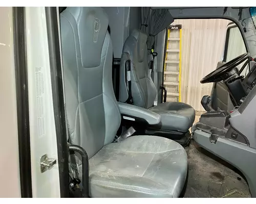 Kenworth T680 Seat (non-Suspension)
