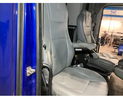 Kenworth T680 Seat (non-Suspension)