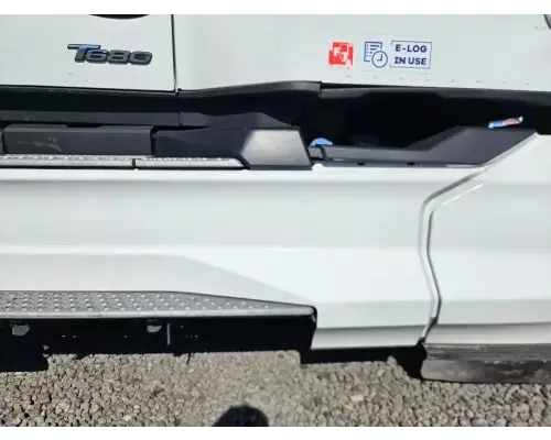 Kenworth T680 Side Fairing