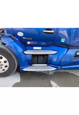 Kenworth T680 Skirt