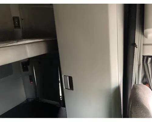 Kenworth T680 Sleeper Cabinets