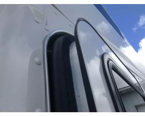Kenworth T680 Sleeper Door