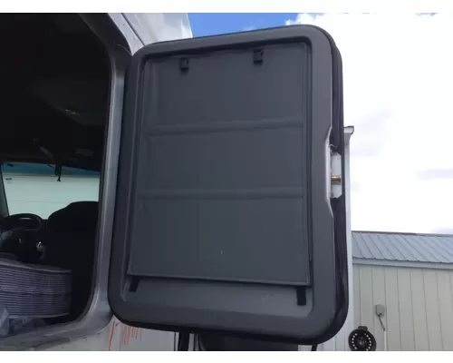 Kenworth T680 Sleeper Door