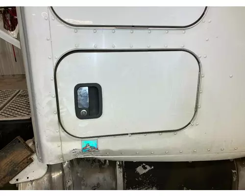 Kenworth T680 Sleeper Door