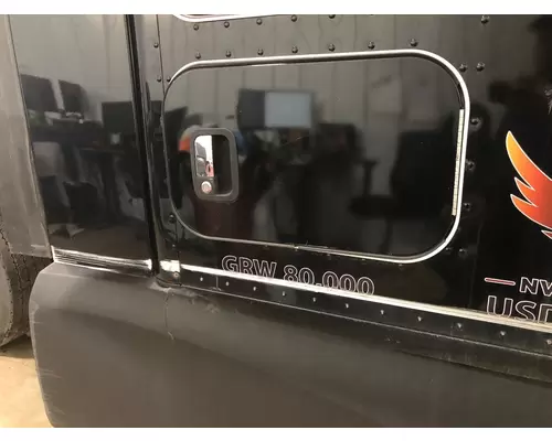 Kenworth T680 Sleeper Door