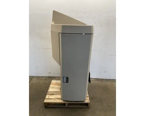 Sleeper KENWORTH T680 Frontier Truck Parts