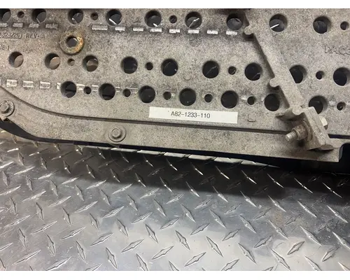 Step KENWORTH T680 Hatch Trucking &amp; Salvage Parts LLC