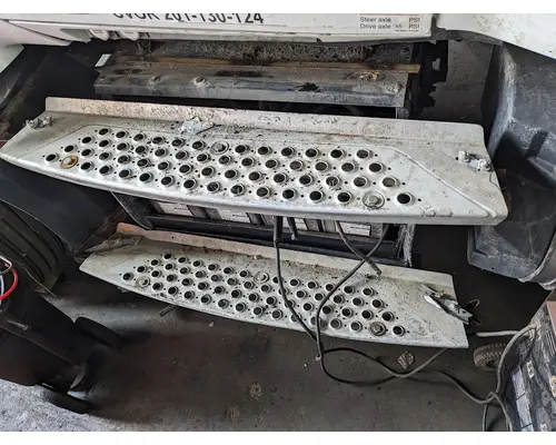 Step KENWORTH T680 Truck Salvage International Inc