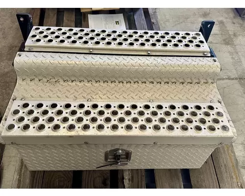 Tool Box KENWORTH T680 High Mountain Horsepower