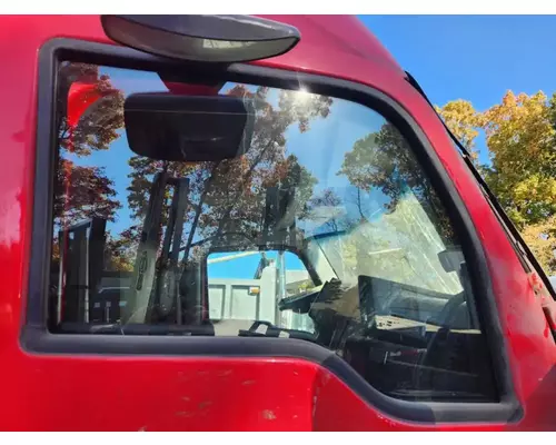 Windshield Glass Kenworth T680 Complete Recycling Group LLC