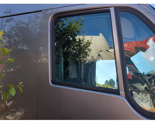 Door Glass, Front KENWORTH T700 Salvage City Inc.