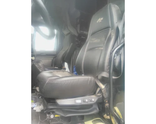 Seat, Front KENWORTH T700 LKQ Evans Heavy Truck Parts
