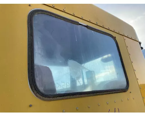 Kenworth T800 Back Glass