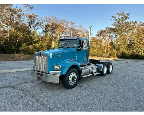 Complete Vehicle KENWORTH T800 B &amp; W  Truck Center