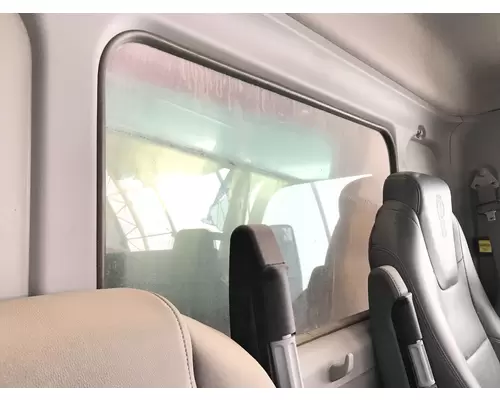Kenworth T880 Back Glass