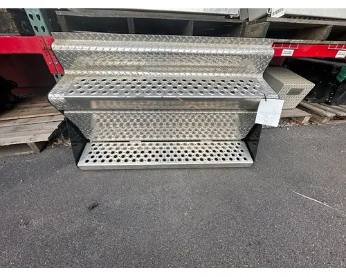 Battery Box KENWORTH T880 High Mountain Horsepower