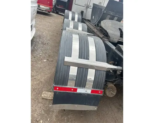 Kenworth T880 Fender