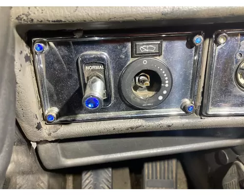 Kenworth W900L Dash Assembly