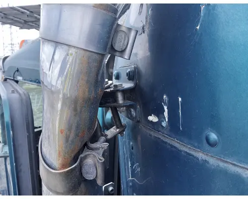 Kenworth W900L Engine Brackets, Misc.